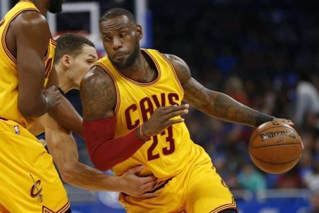  詹姆斯续约湖人，两年顶薪合同尘埃落定  