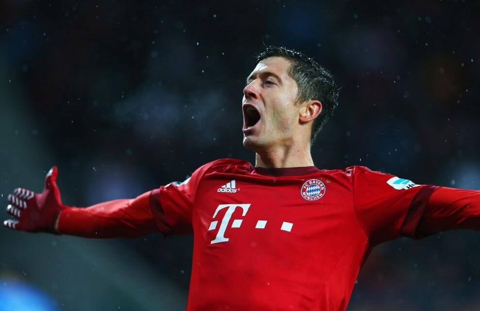  拜仁慕尼黑客场奏凯，德甲霸主延续连胜势头  